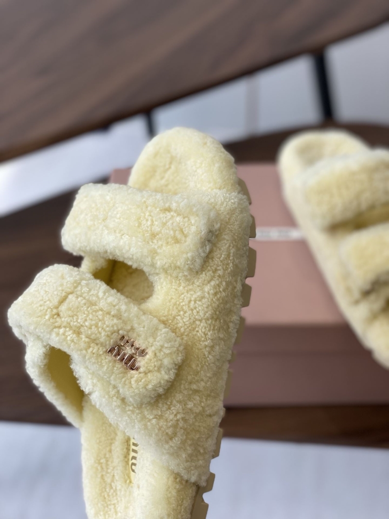 l0vis Vvtt0n slippers